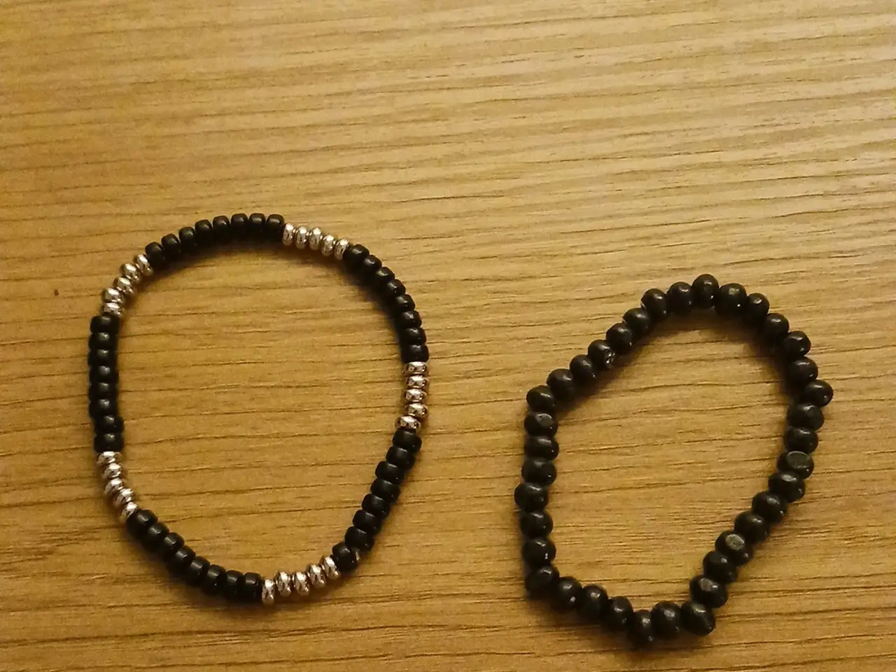 Billede 1 - 2 elastik armbånd.