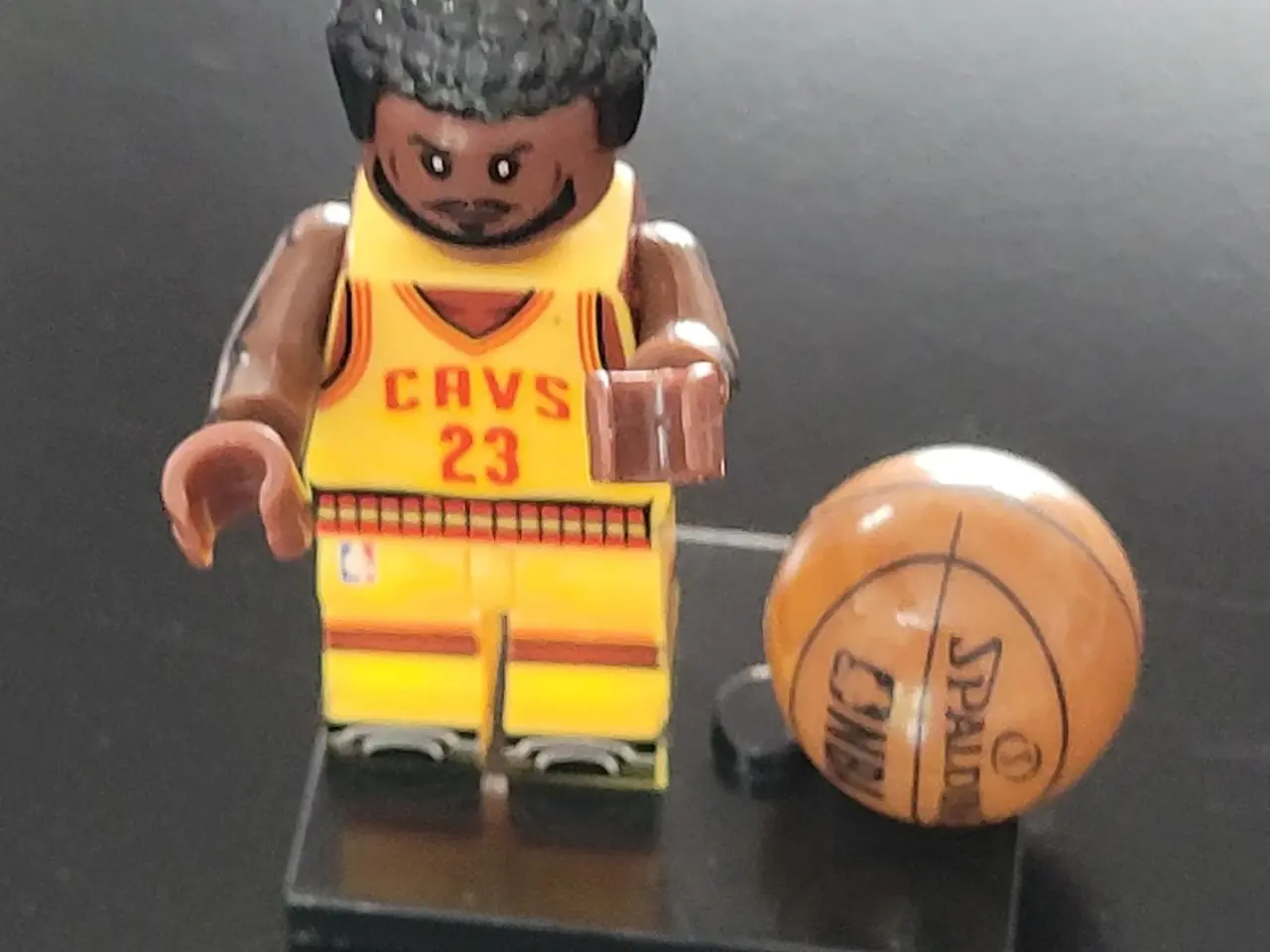 Billede 1 - Lebron James basketball figur