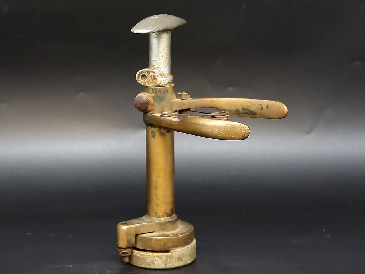 Billede 2 - Gammel flaskelukker i messing og stål med patina