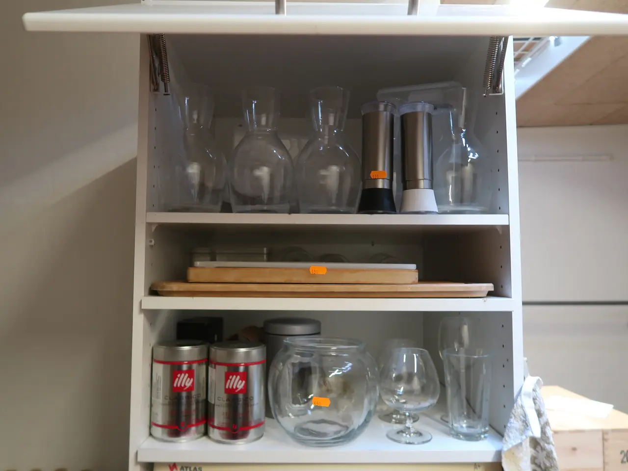 Billede 1 - Tøm køkken for indhold