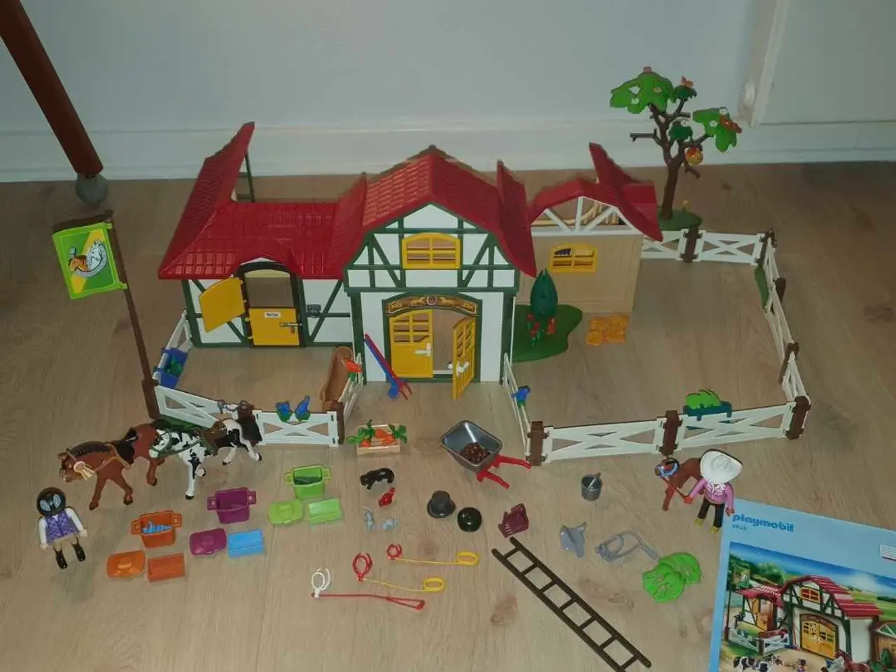 Billede 2 - Playmobil - hestestald + tilbehør
