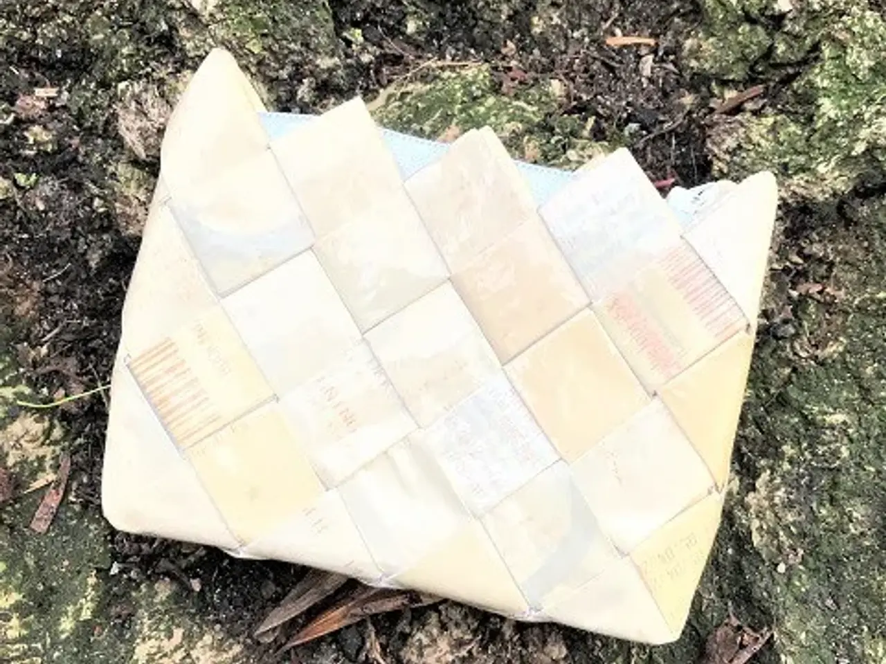 Billede 2 - PUNG flettet af GENBRUGSMATERIALE
