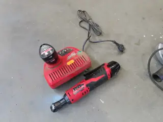 Akku håndværktøj MILWAUKEE M12 IR med 2 stk. Batterier og lader