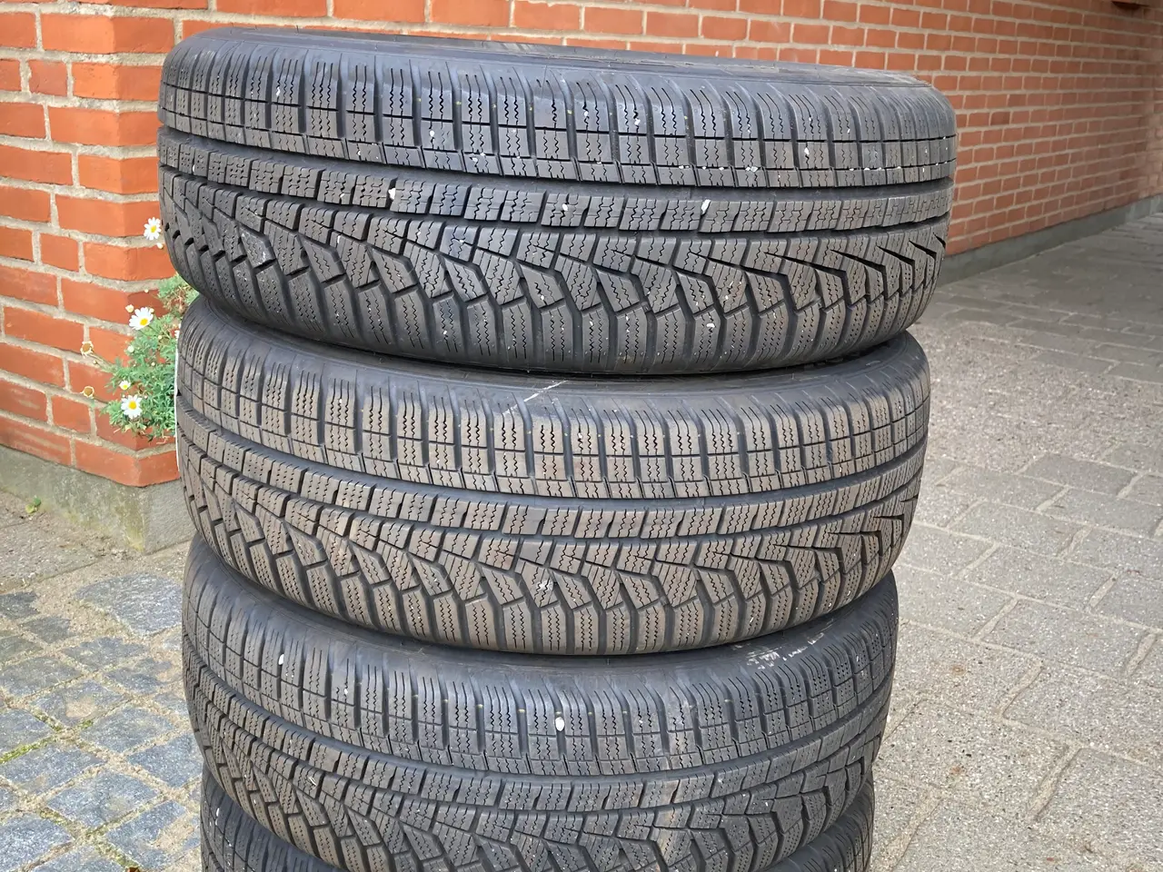 Billede 2 - Hancook vinterdæk, 205/60R16 på stålfælge - 6 mm