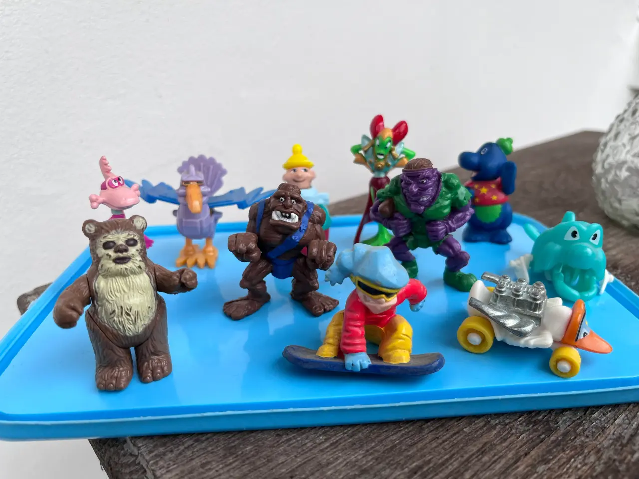 Billede 4 - Små “Kinderæg” figurer.