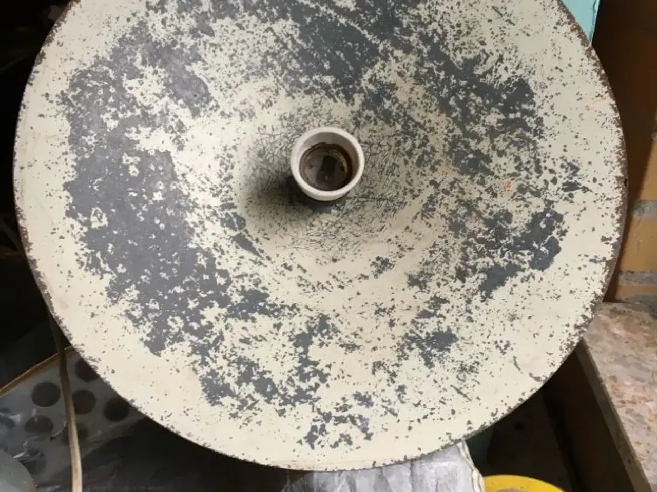 Billede 2 - Virkelig patineret lampe. Giv bud.