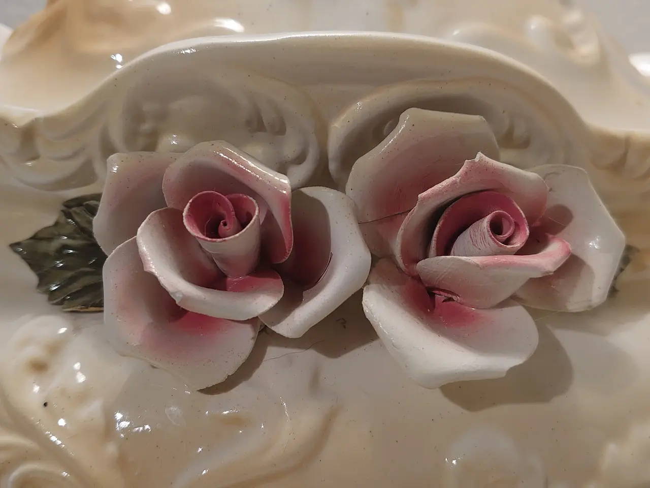 Billede 2 - Antik stor porcelæns terrin med fad.Majolica stil.