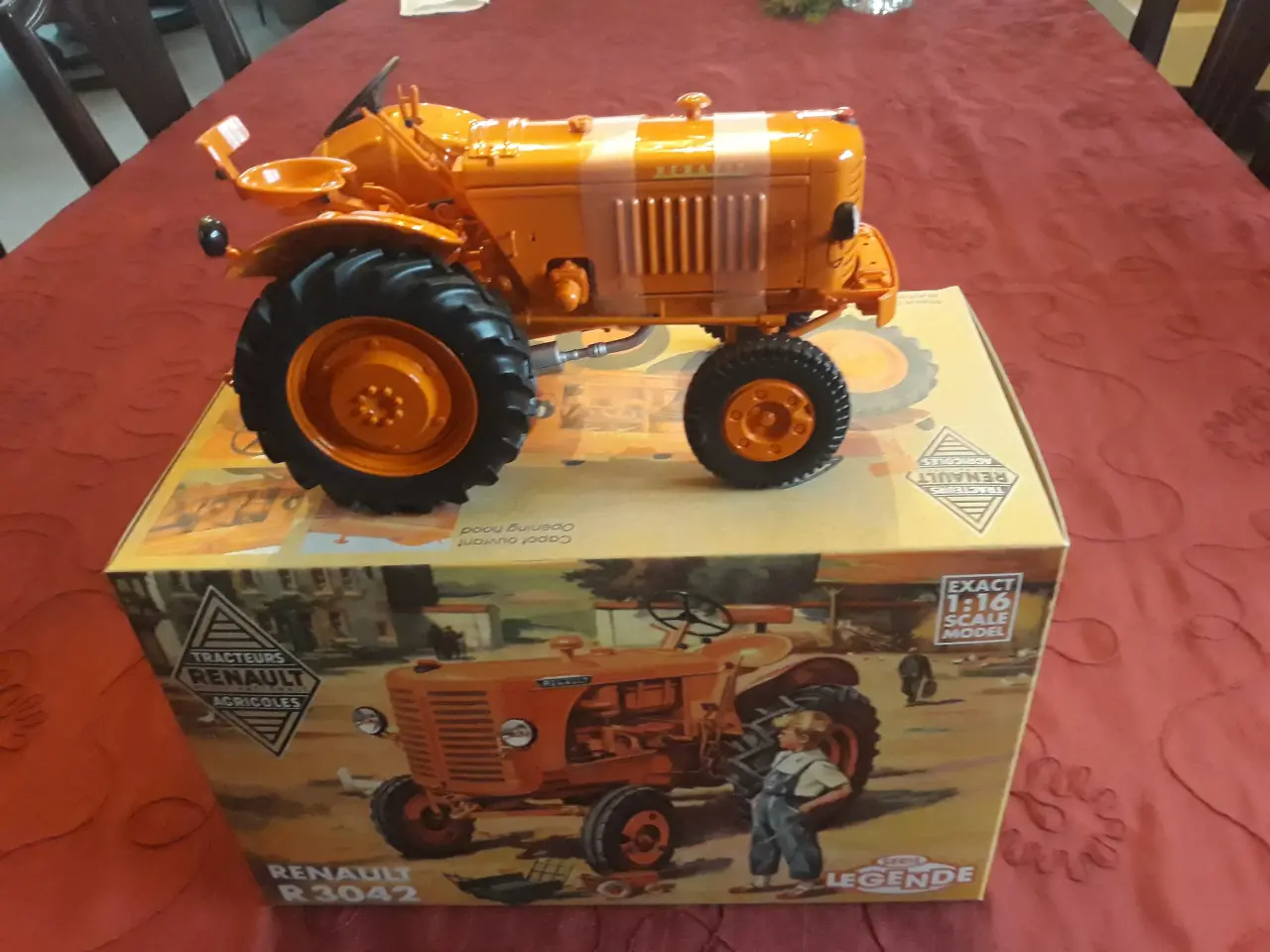 Billede 2 - Modeltraktor i original emballage