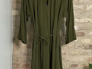 Basic Apparel kjole