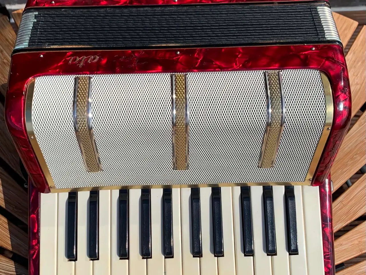 Billede 2 - Rød charmerende pianoharmonika