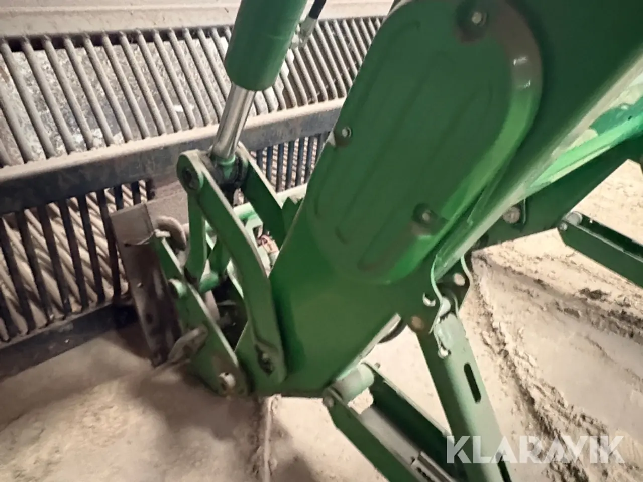 Billede 11 - Frontlæsser John Deere 663 RC med kartoffelskovl