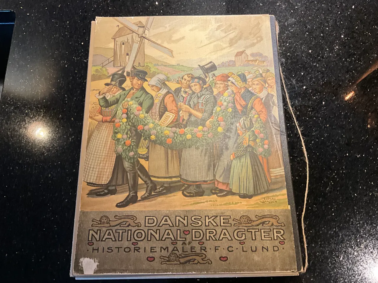 Billede 1 - 26 stk. litografiske national dragter