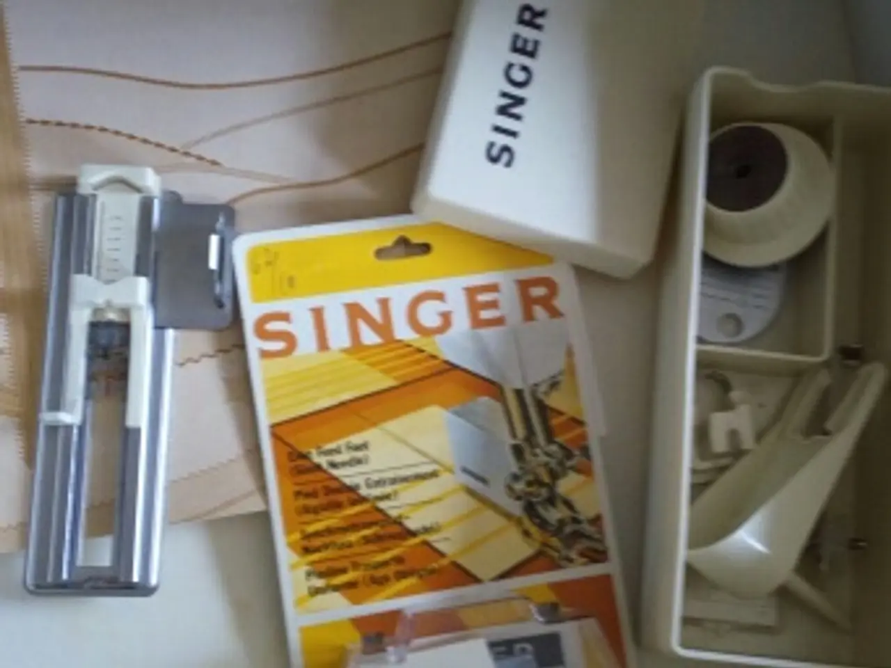 Billede 3 - Singer 1425 Symaskine med bord