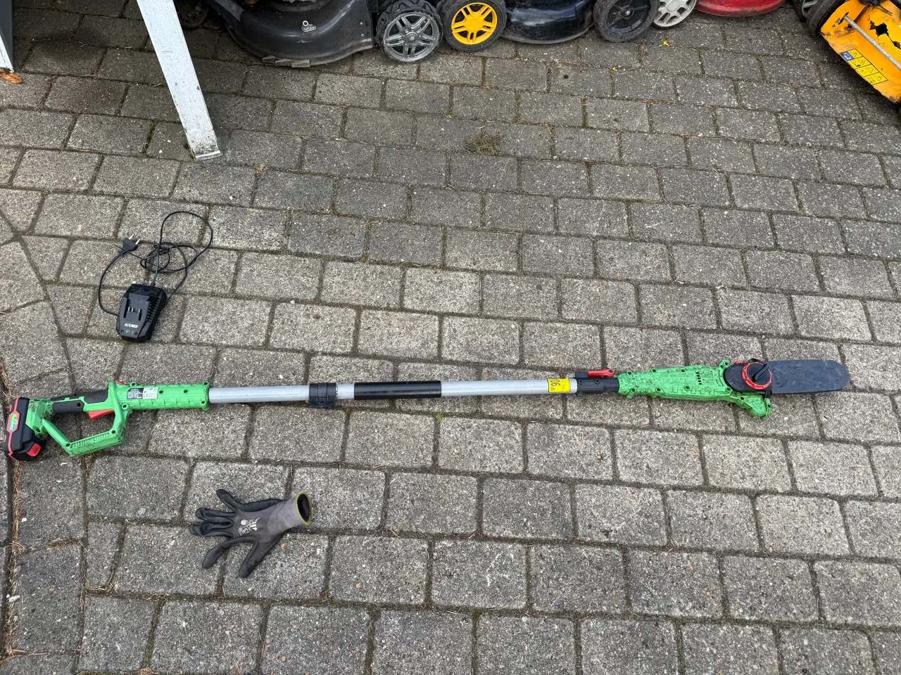Billede 5 - Sælger en Florabest teleskopisk motorsav 20V