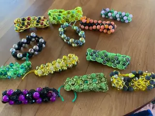 Nye knyttede armbånd