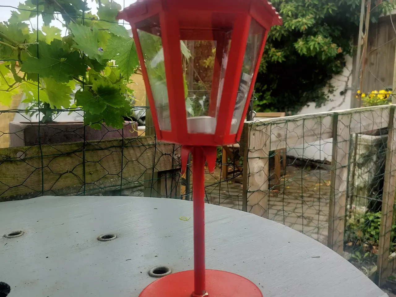 Billede 4 - Rød Gdr lampe med smuk patina