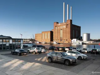 Moderne kontor i historiske rammer ud til havnefronten og Svanemøllen