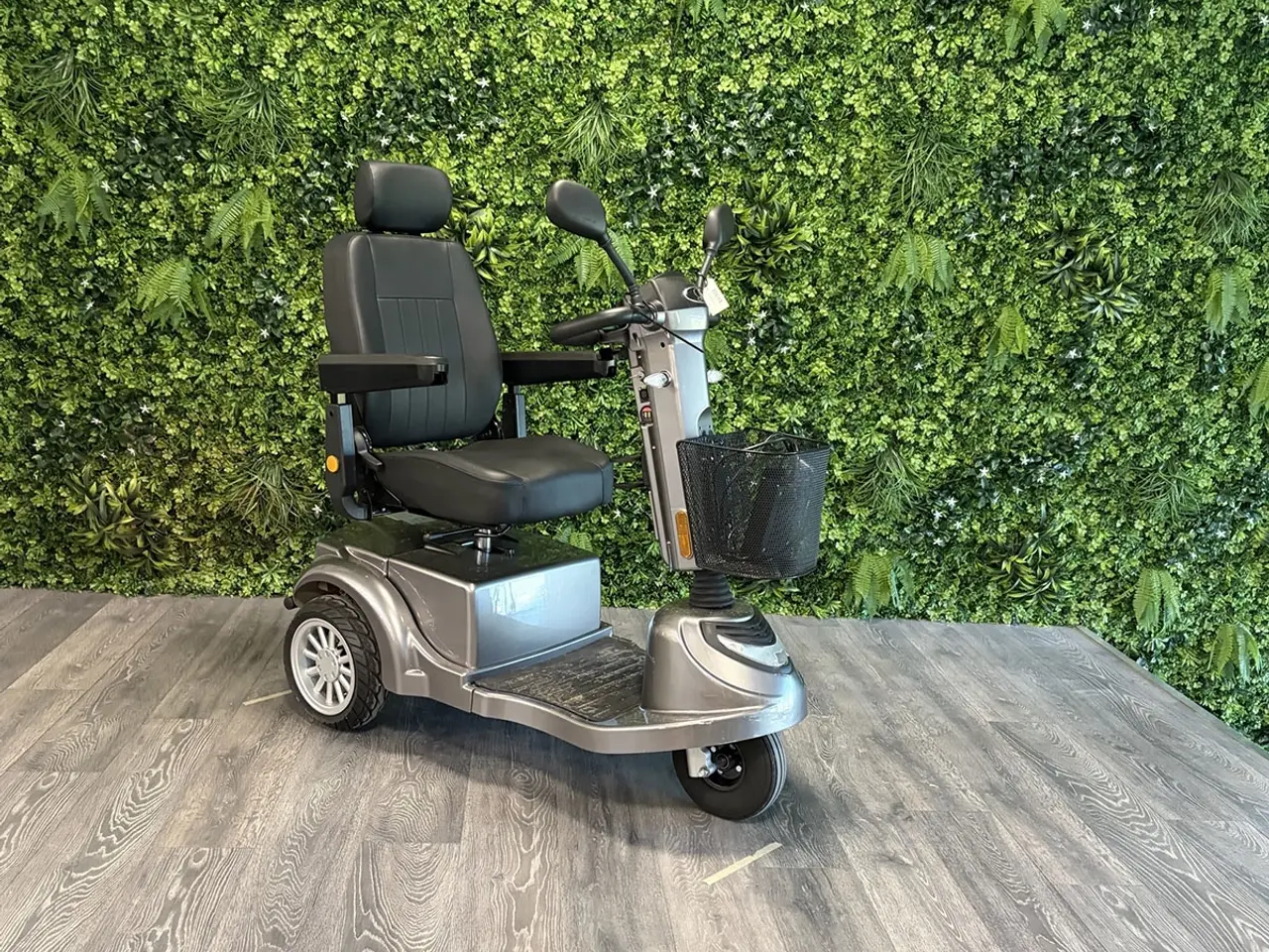 Billede 1 - LM-450 grå