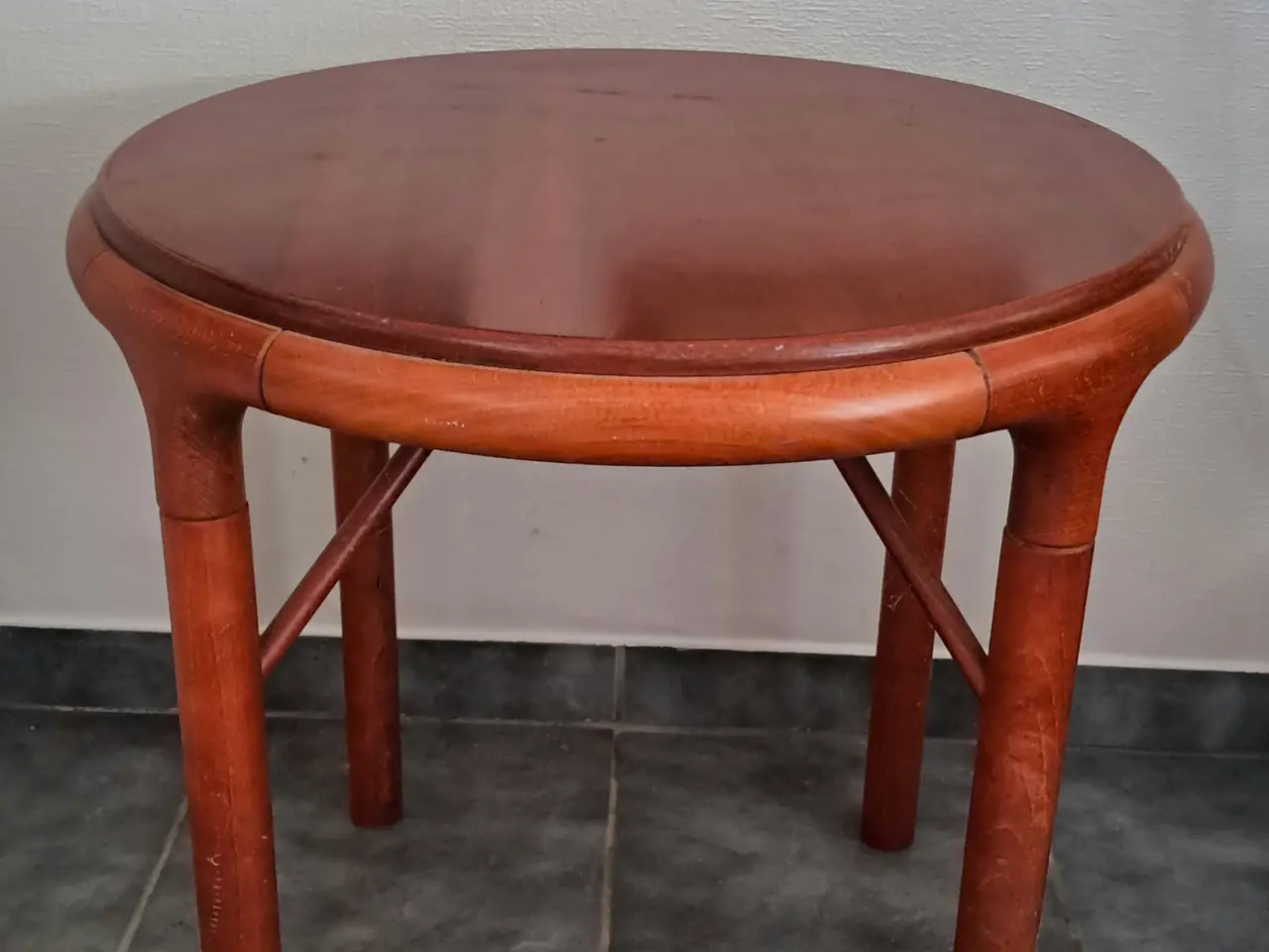 Billede 3 - Flot massivt sofa/hjørnebord sælges.