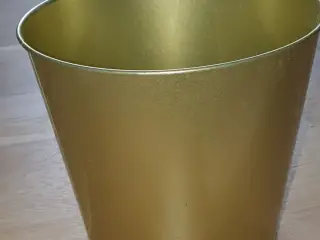 Vase/Skjule