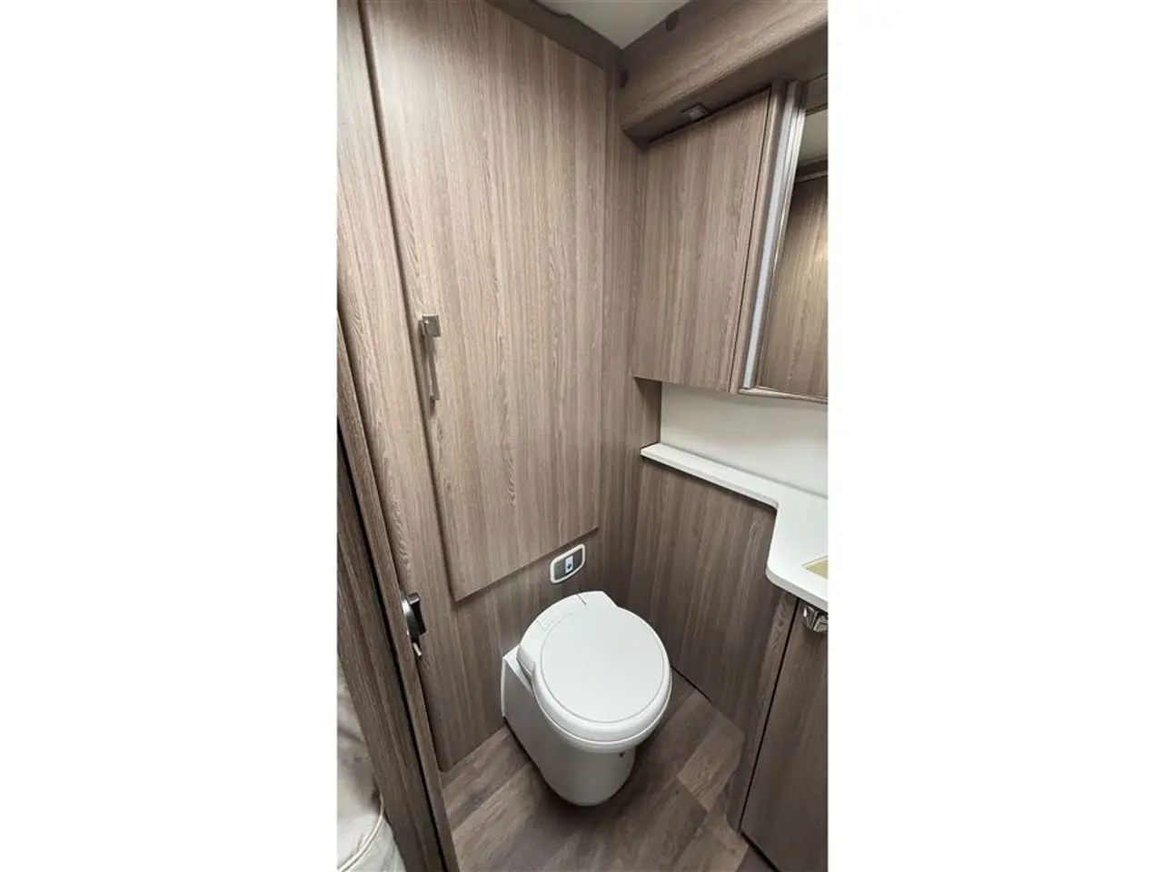 Billede 5 - 2016 - Kabe Royal 600 E TDL KS Pæn og velholdt campingvogn