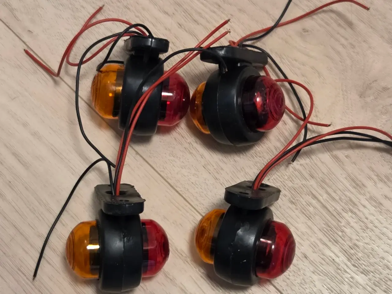 Billede 1 - 4 stk Mini LED markeringslygte i rød/orange m. 12/