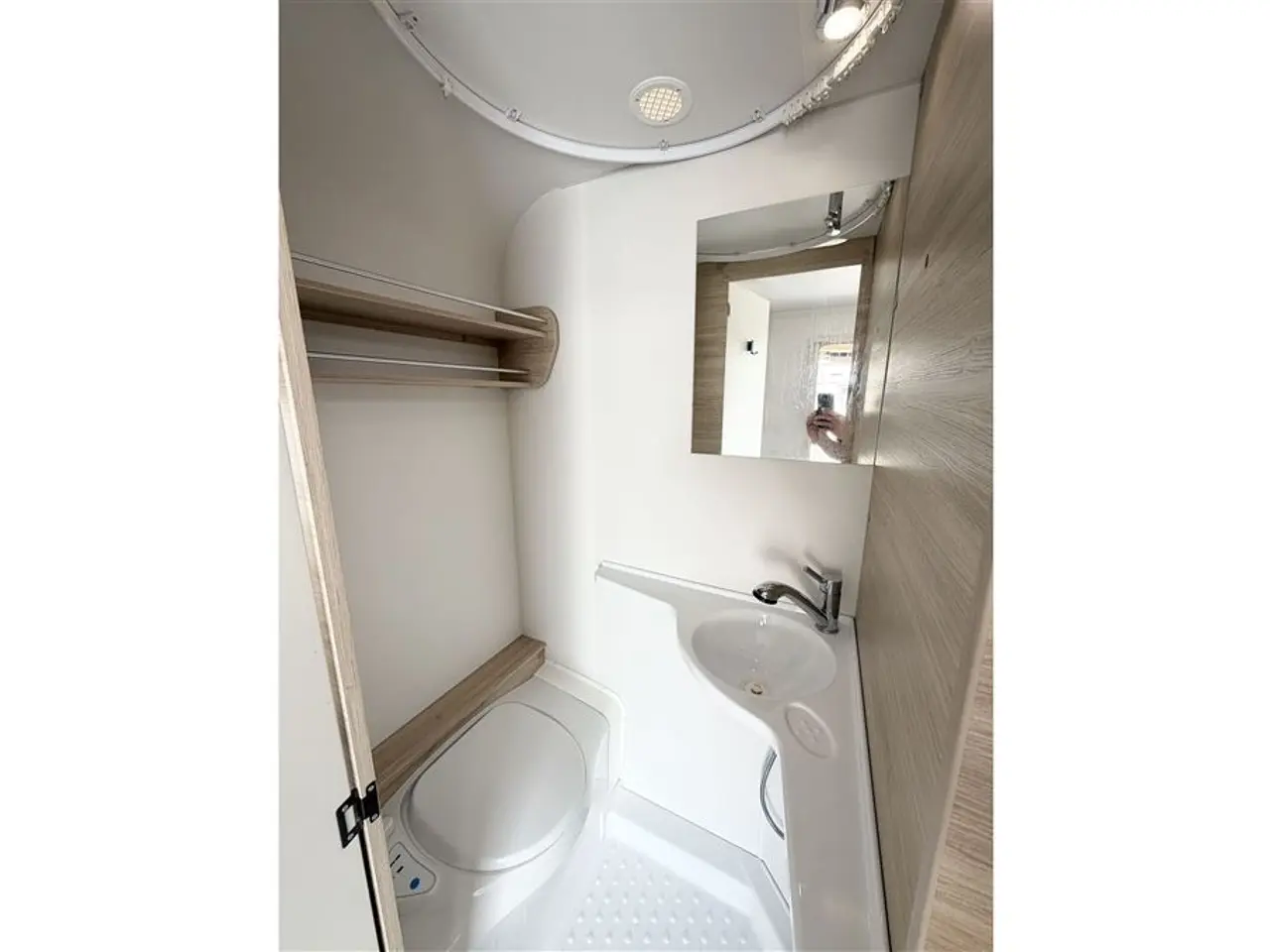 Billede 13 - 2024 - Caravelair ALBA 400 Dobbeltseng-Mover-Telt-Gulvtemp.