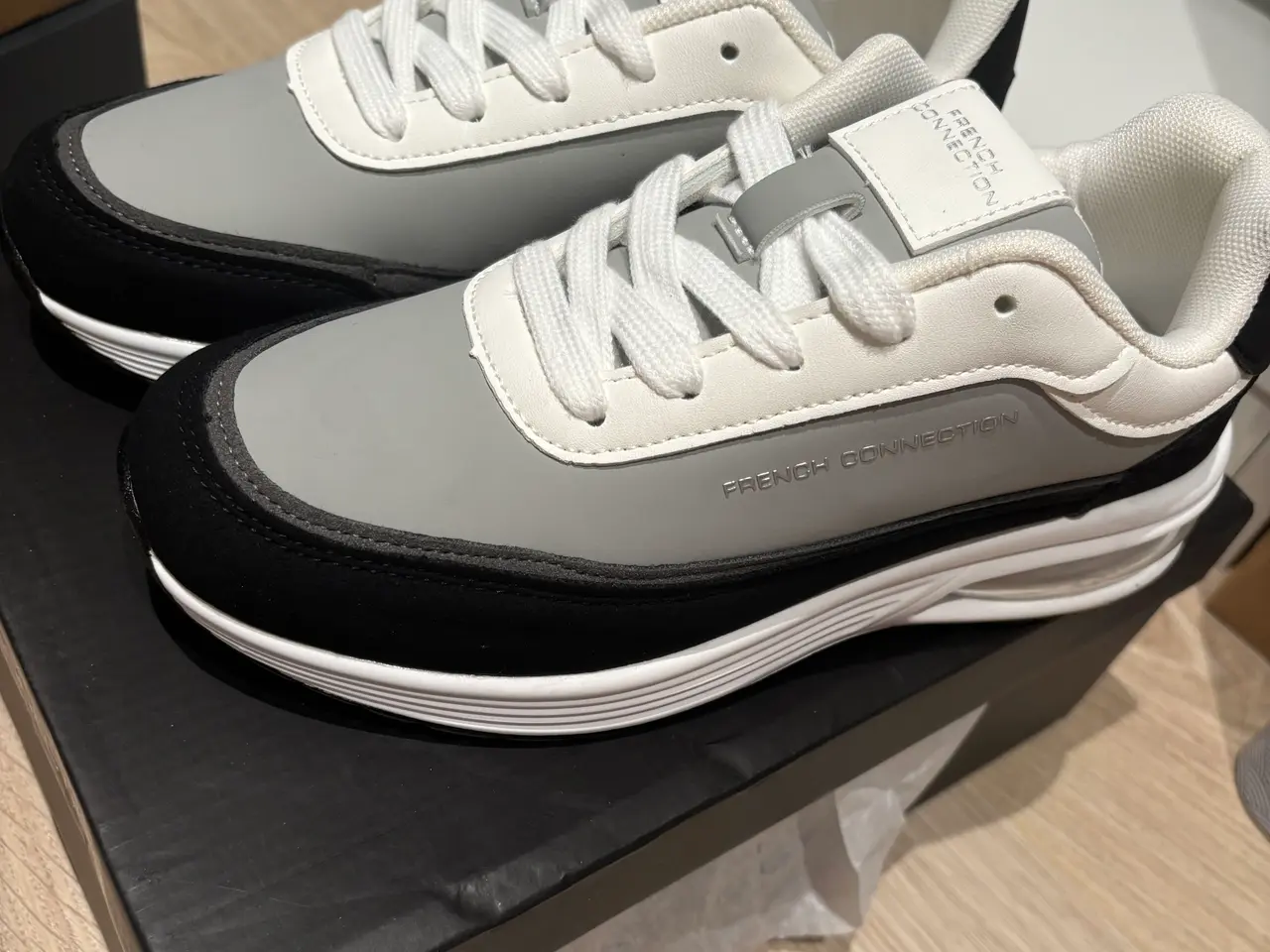 Billede 2 - Sneaker i sort og hvid 