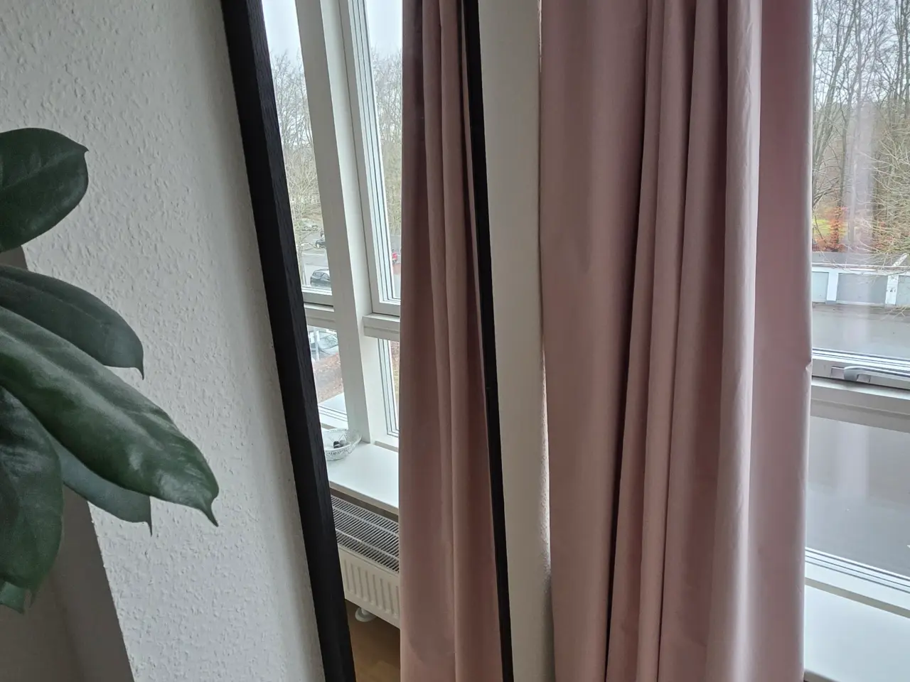 Billede 3 - Vægspejl med sort træramme