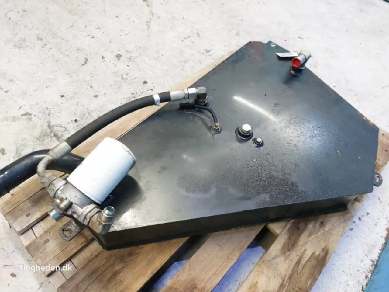 Billede 12 - New Holland BB9090 Hydraulik Olietank 700732534