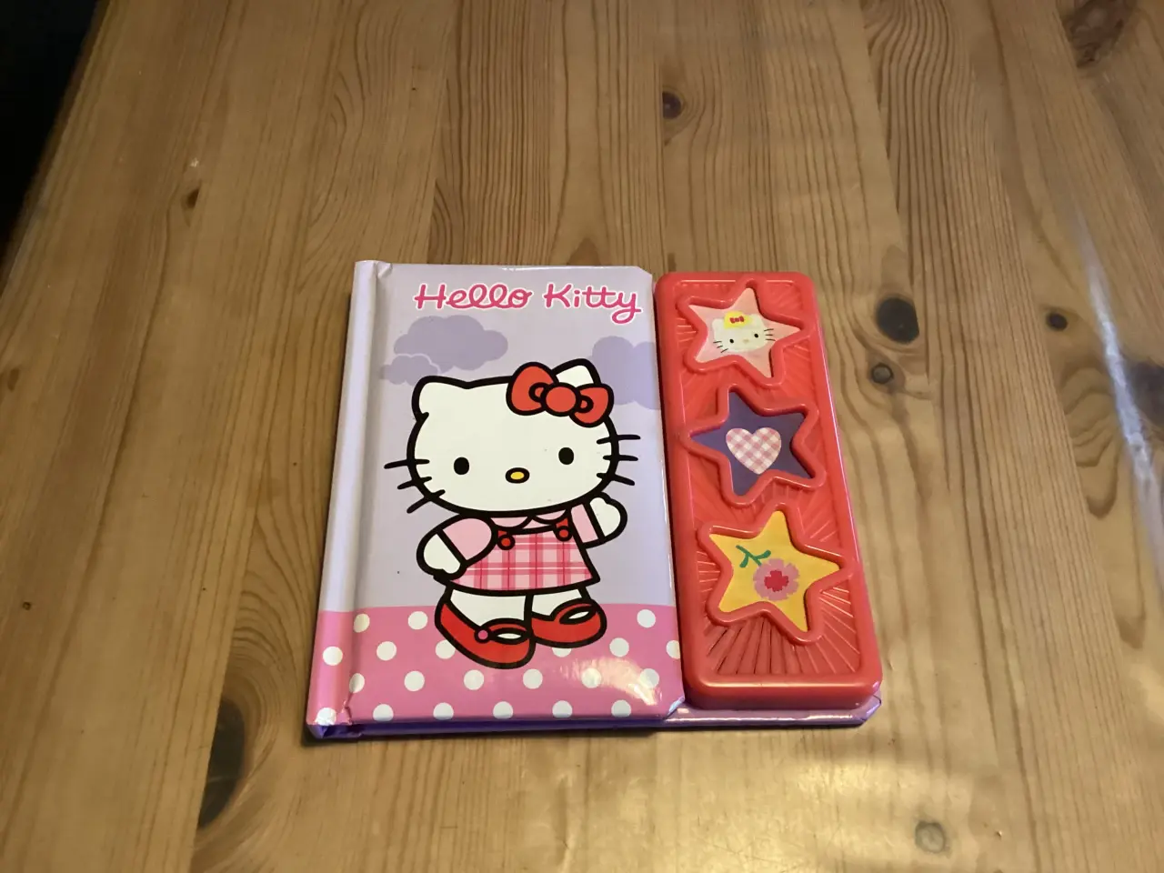 Billede 13 - Hello Kitty Solbriller,Bøger,  Figurer Osv