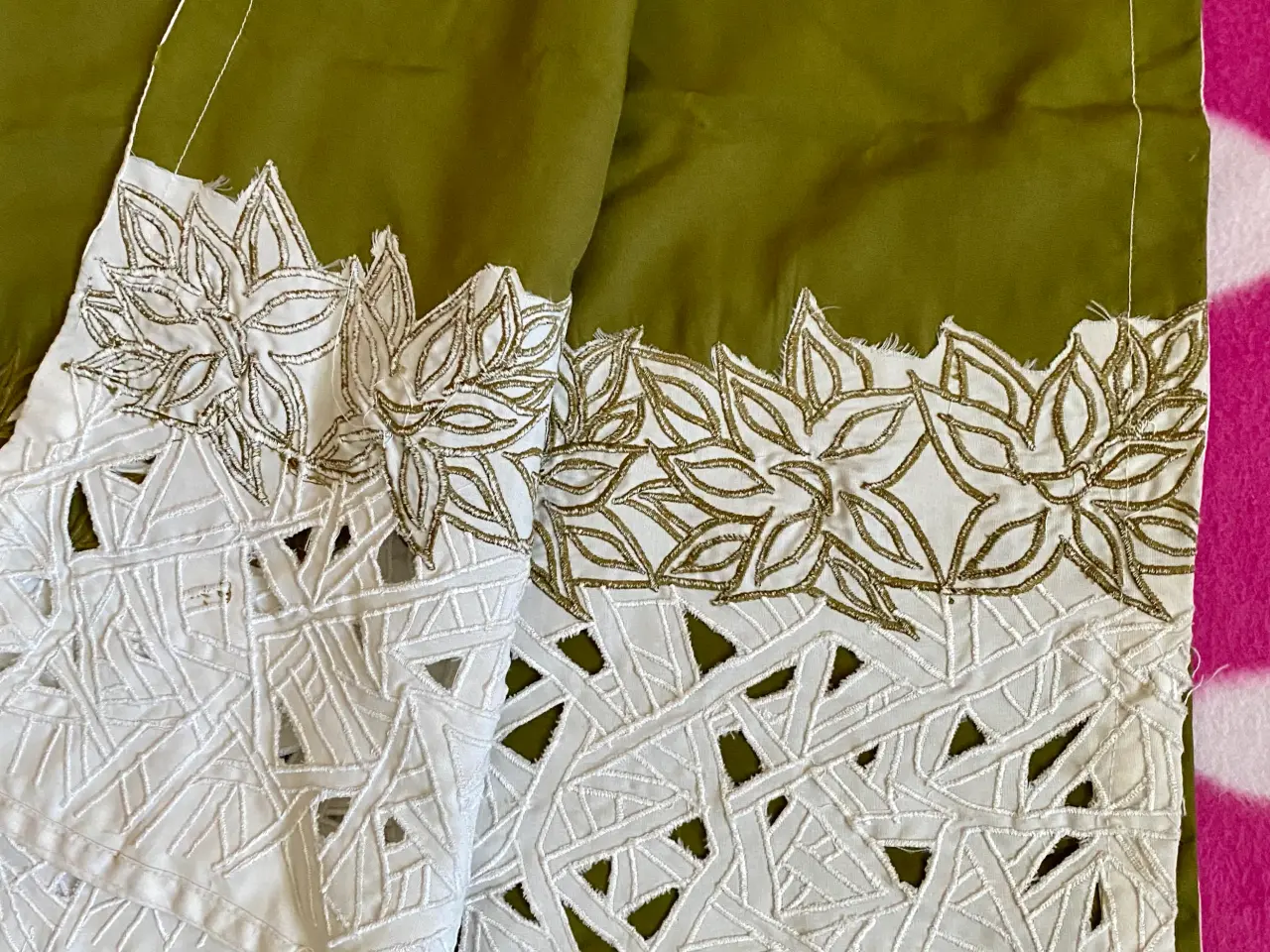 Billede 4 - Broderet og cutwork Tørklæder