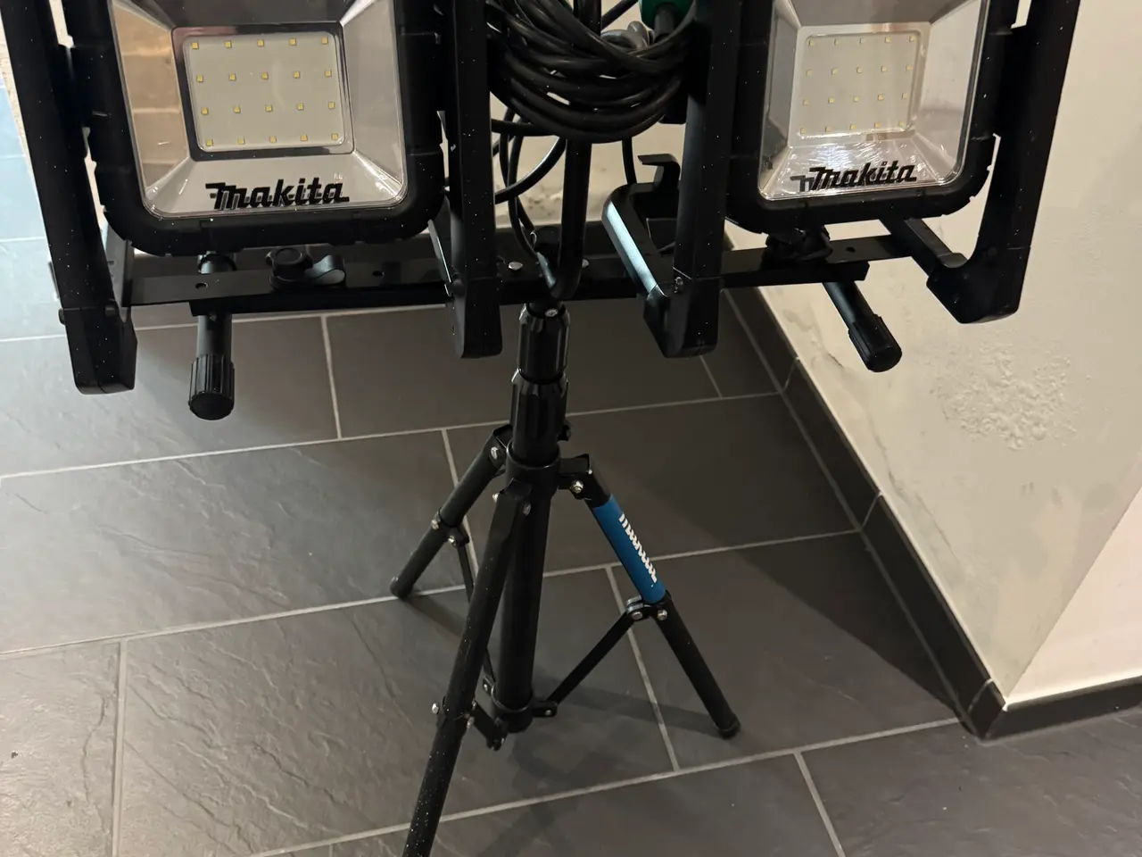Billede 1 - Makita 2X DML805 + Stativ