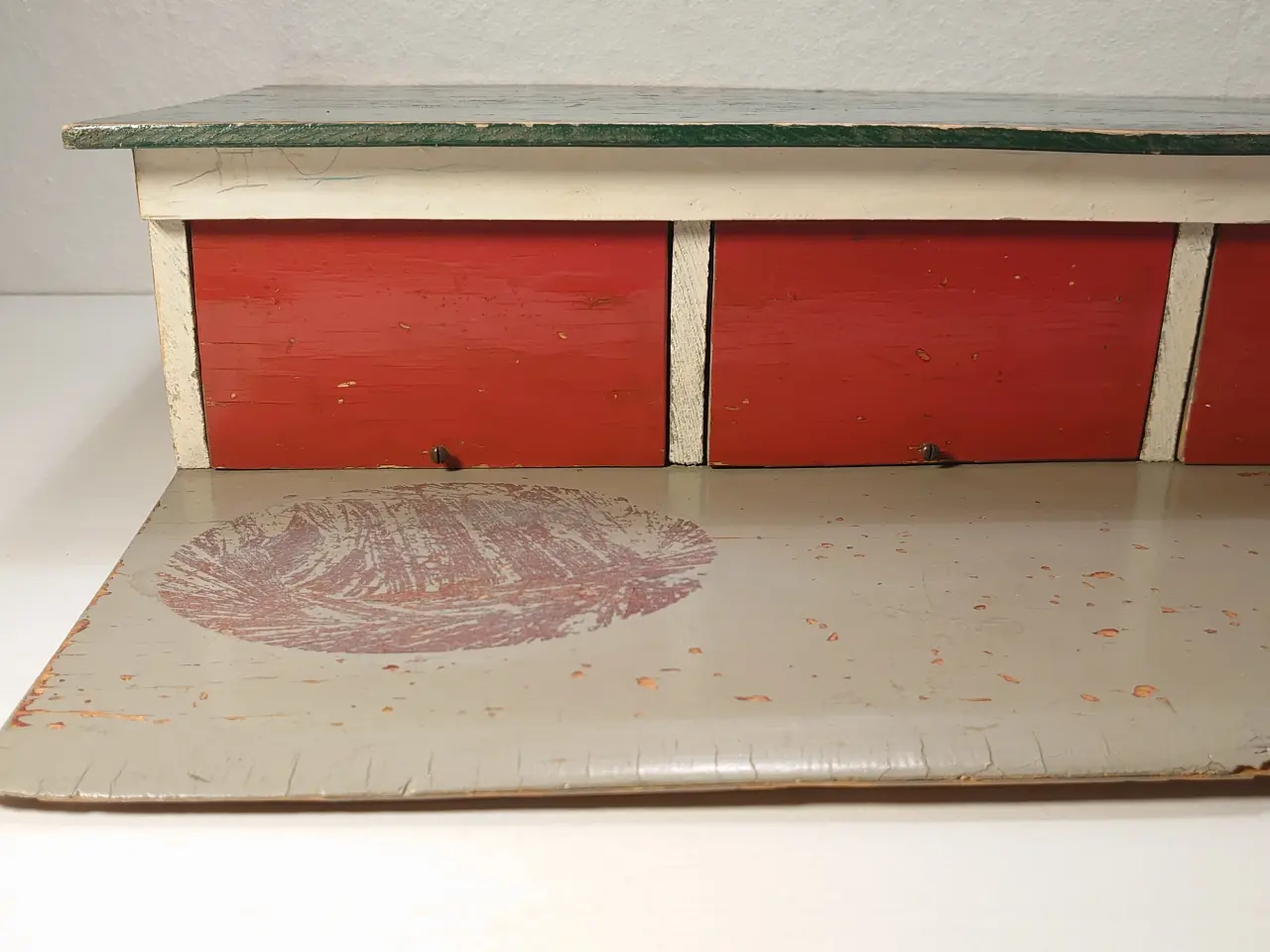 Billede 2 - Stor gammel trægarage m. 4 vippeporte. Ca 1950
