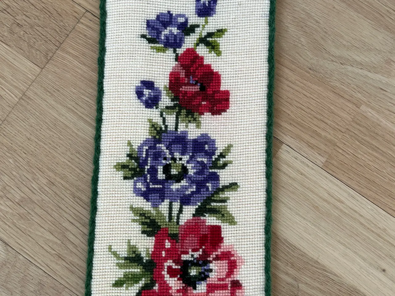 Billede 2 - Broderet klokkestreng med blomster deco