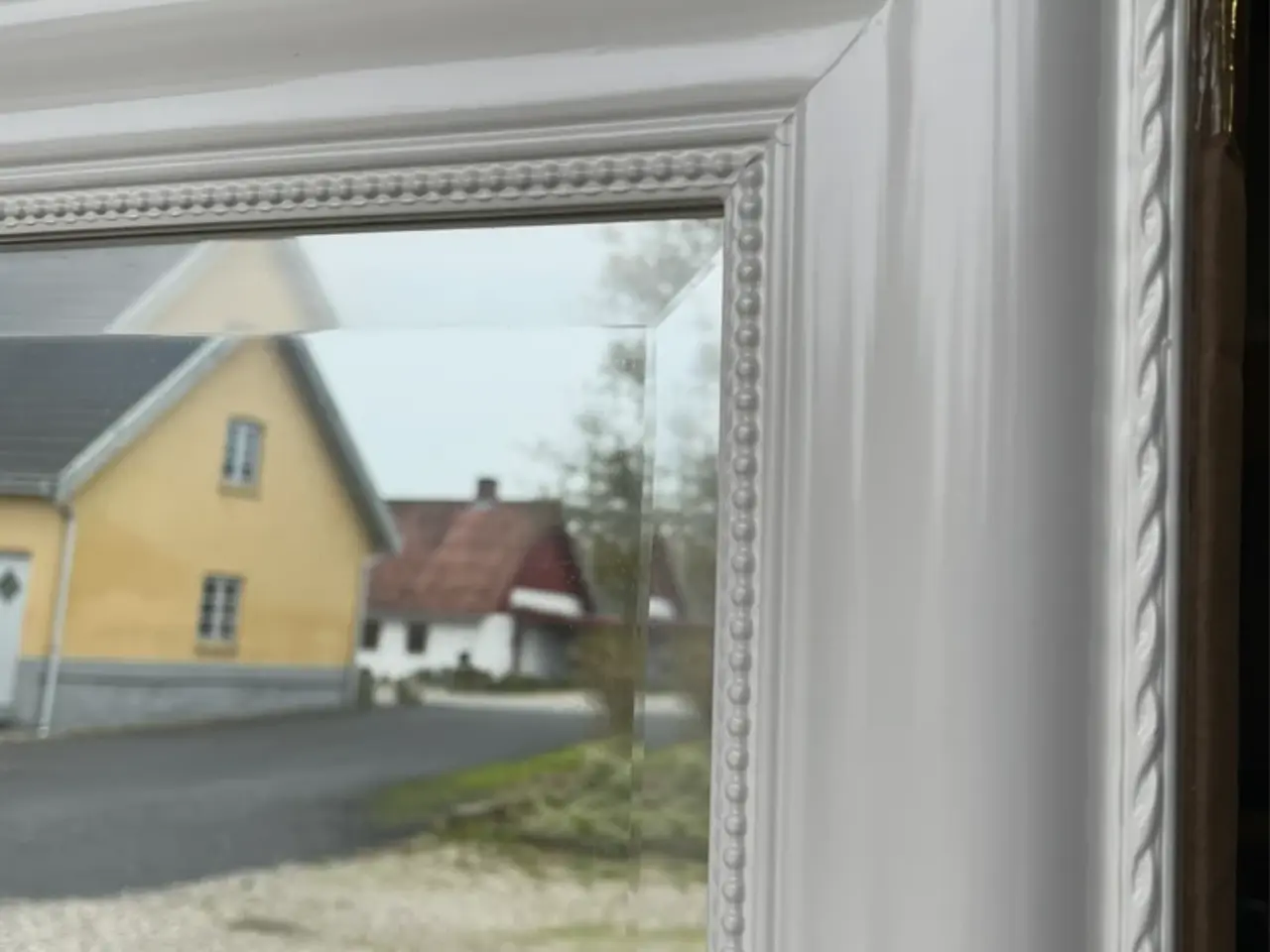 Billede 4 - Nyt flot Maribo figurspejl i hvid højglans.