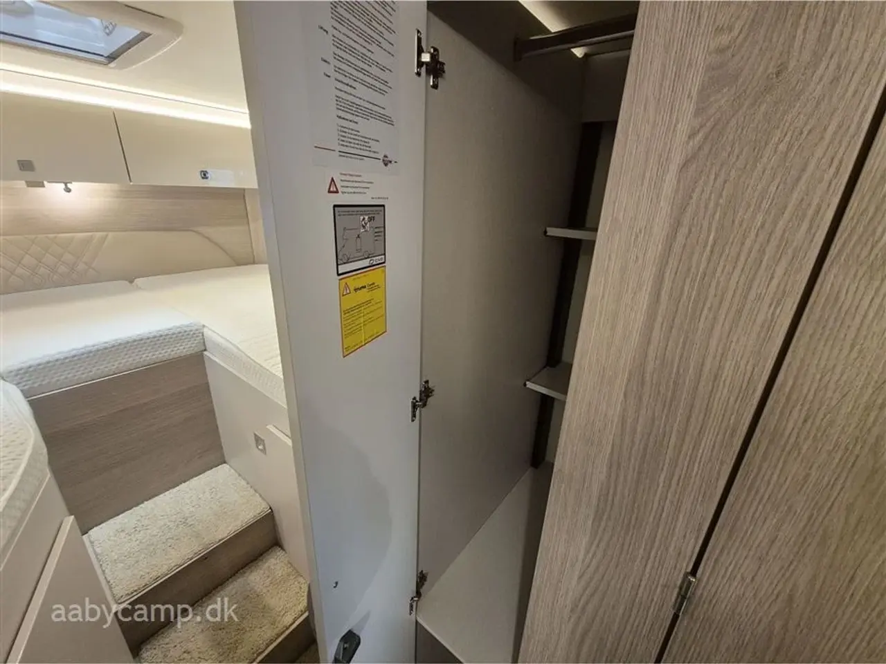 Billede 18 - 2023 - Bürstner Lineo T690 G Automatgear. solcelle. 2x batterier. inverter. maxfann. Fyldegas. kompressor køleskab. Avara alarm system. anhængertræk. elektrisk indgangstrin.