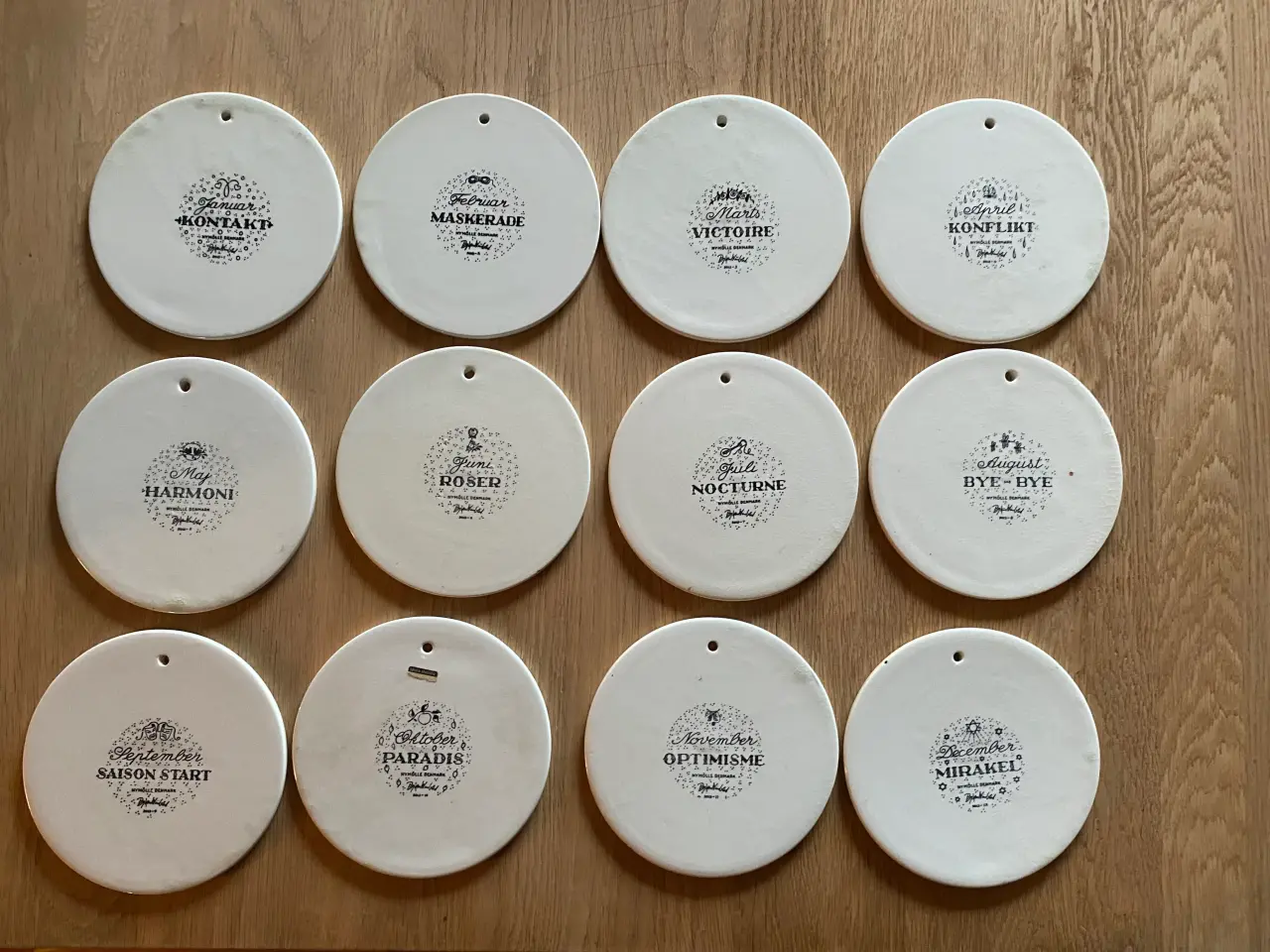 Billede 2 - Bjørn Wiinblad måneds platter 12 stk. pris pr. Stk