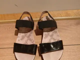 Sandaler, Wonder.