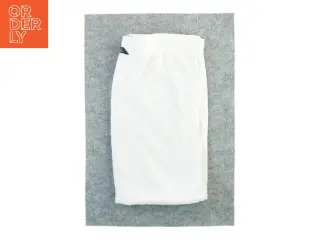 Håndklæde fra Magasin (str. 95 x 46 cm)
