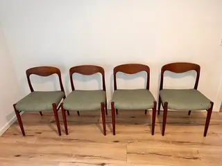 4 vintage spisebordsstole i teaktræ – dansk design
