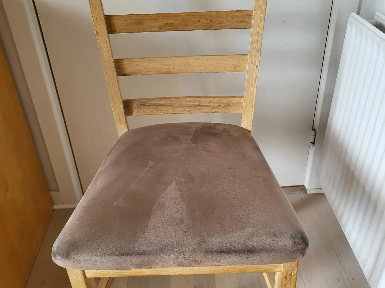Billede 4 - Spisebord m/plader og stole