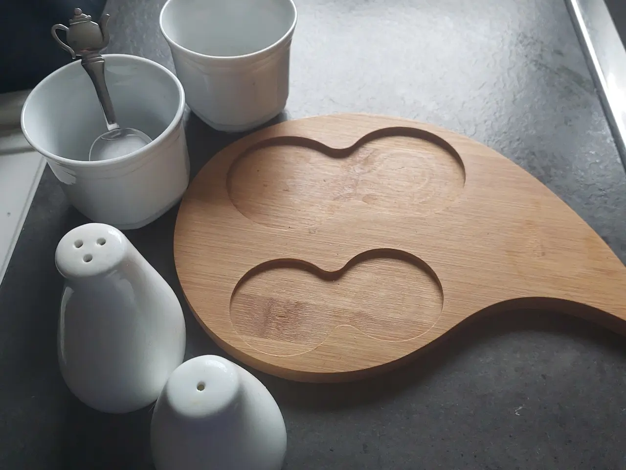 Billede 2 - sæt salt- og peberbøsser i hvid porcelæn
