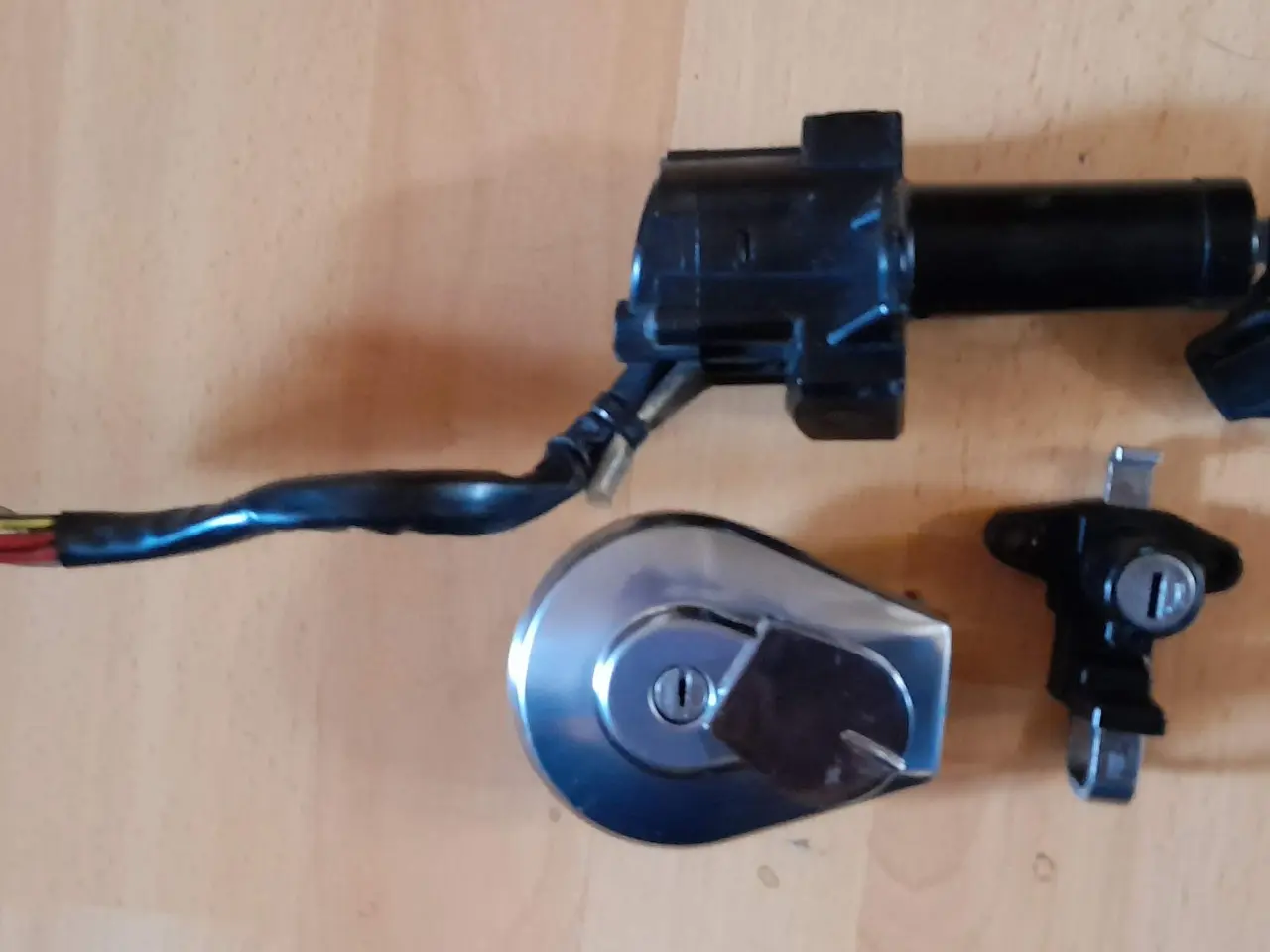 Billede 1 - Låsesæt til Honda VF 700/750 Magna årg.86 Orginal