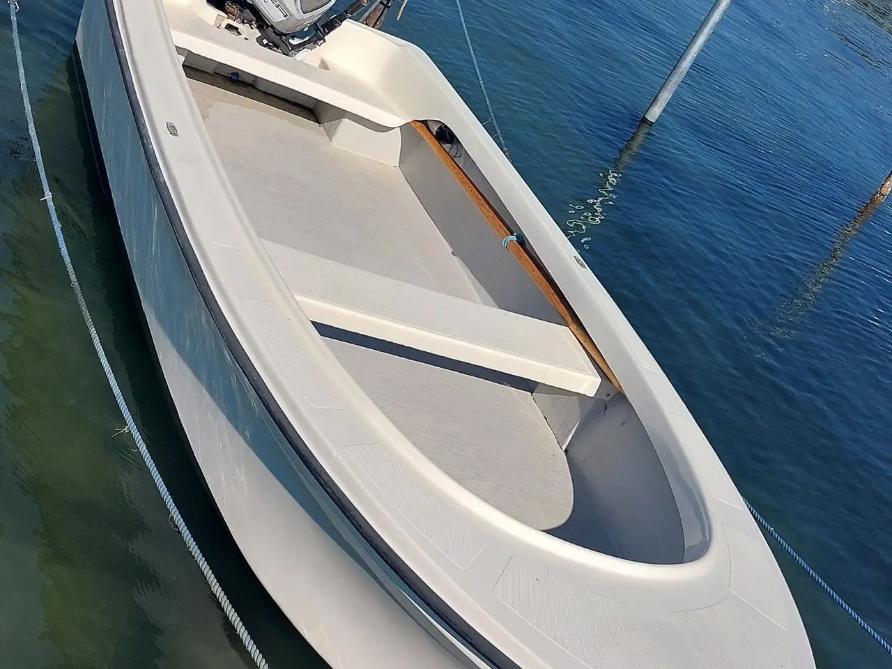 Billede 4 - Kegnæs 470HE selvlænsende med 40 hk Mariner.