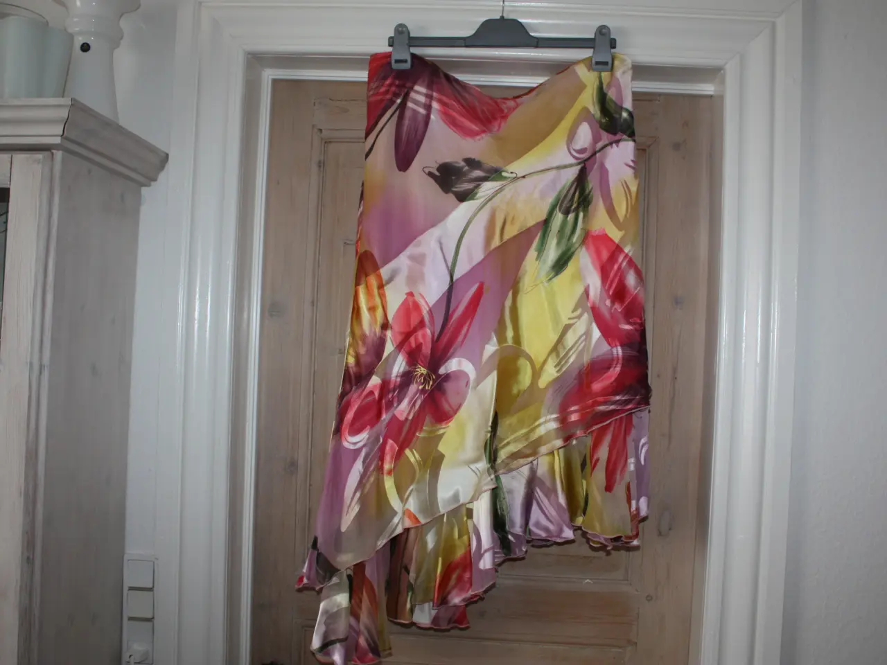 Billede 4 - Molly-Jo sæt nederdel samt bluse str. 44 / 18 silk
