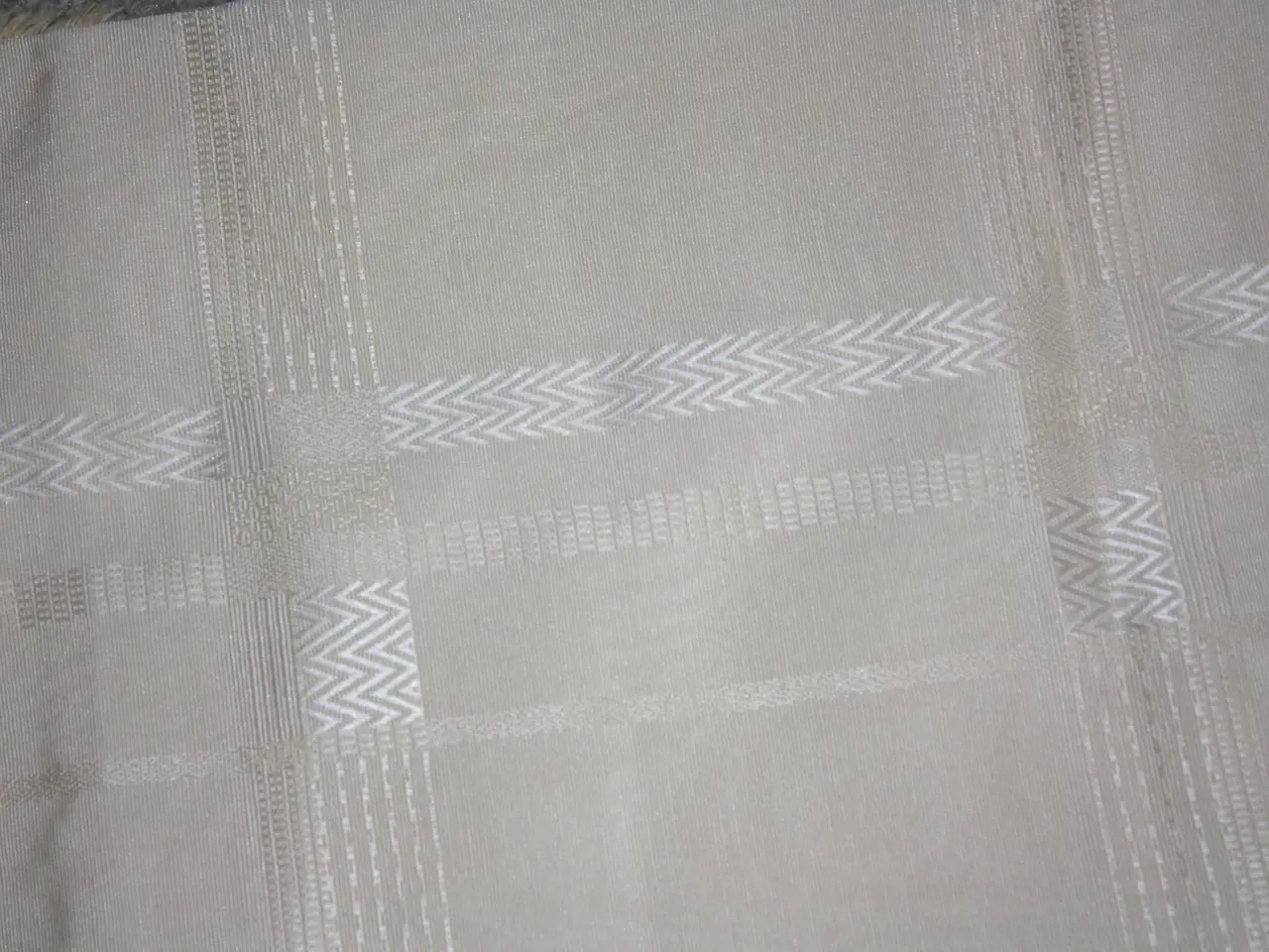 Billede 4 - Creme stof  160 cm x 144 cm