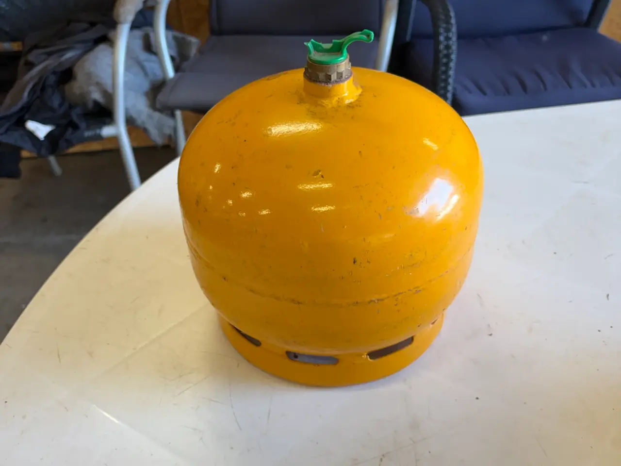 Billede 1 - Gasflaske med indhold