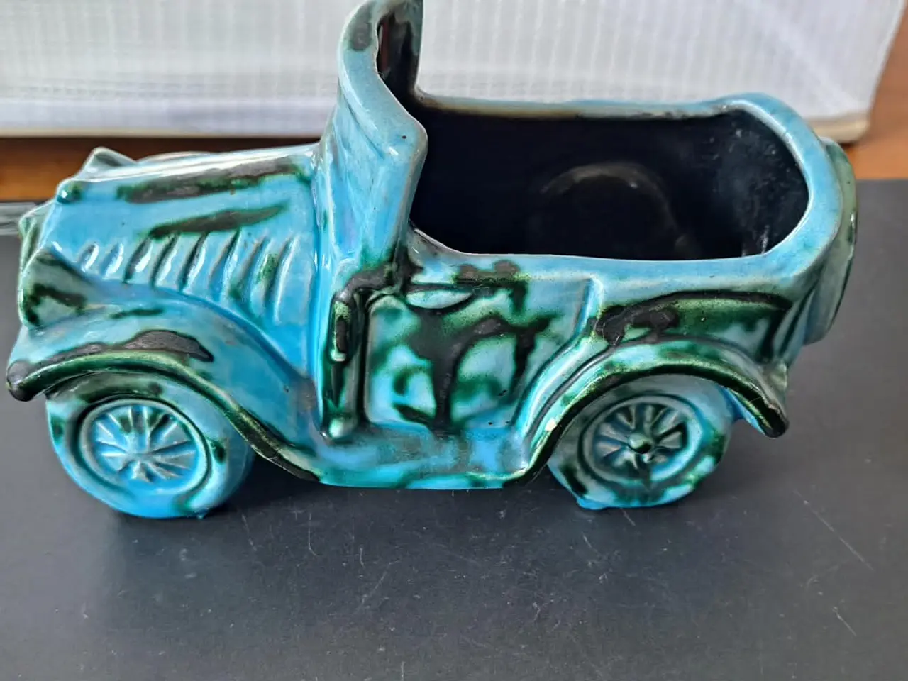 Billede 1 - Keramisk figur af en klassisk bil, lavet på Uebela
