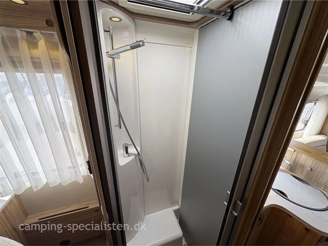 Billede 15 - 2018 - Hymer Tramp CL 698 60 Years Edition Hymer Tramp CL 698 60 Years Edition kan nu ses hos Camping-Specialisten